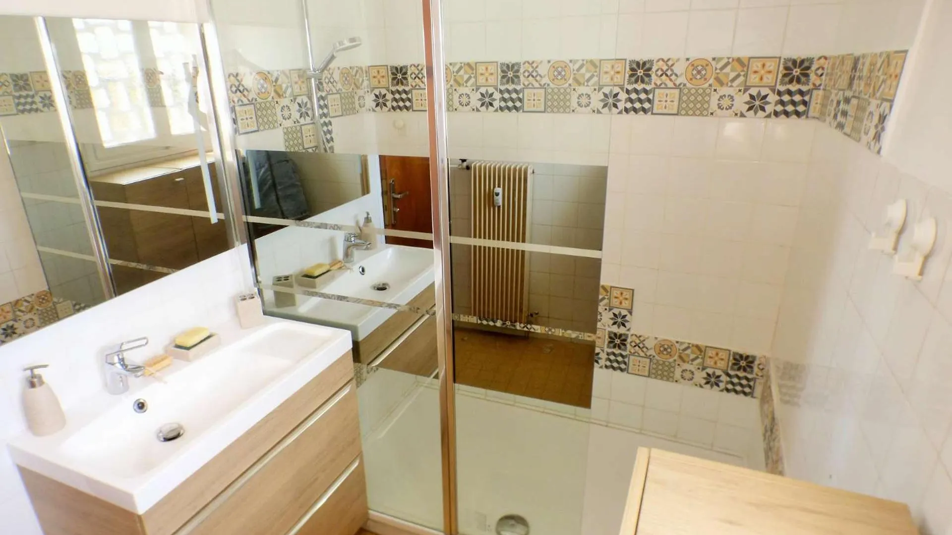 Apartment A 200 M De La Plage, Appartement 2 Chambres Avec Terrasse Vue Mer ! Parking Prive La Seyne-sur-Mer